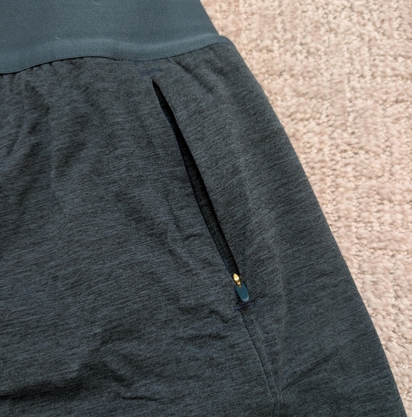 Tracksmith Session Speed Shorts, Size Small - Picture 4 of 6